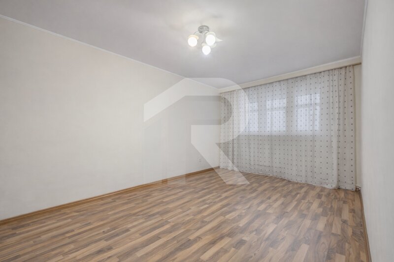 Berceni, Piata Resita, 3 camere, 73 mp total, centrala proprie, loc parcare.