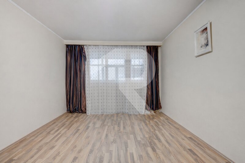 Berceni, Piata Resita, 3 camere, 73 mp total, centrala proprie, loc parcare.