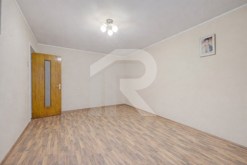 Berceni, Piata Resita, 3 camere, 73 mp total, centrala proprie, loc parcare.