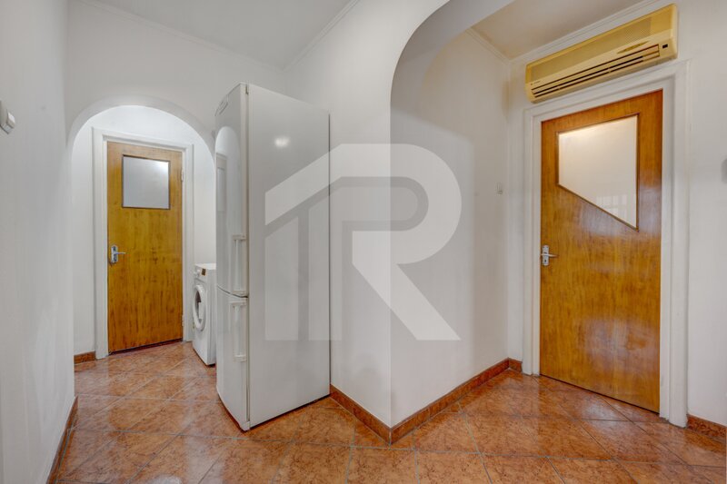 Berceni, Piata Resita, 3 camere, 73 mp total, centrala proprie, loc parcare.