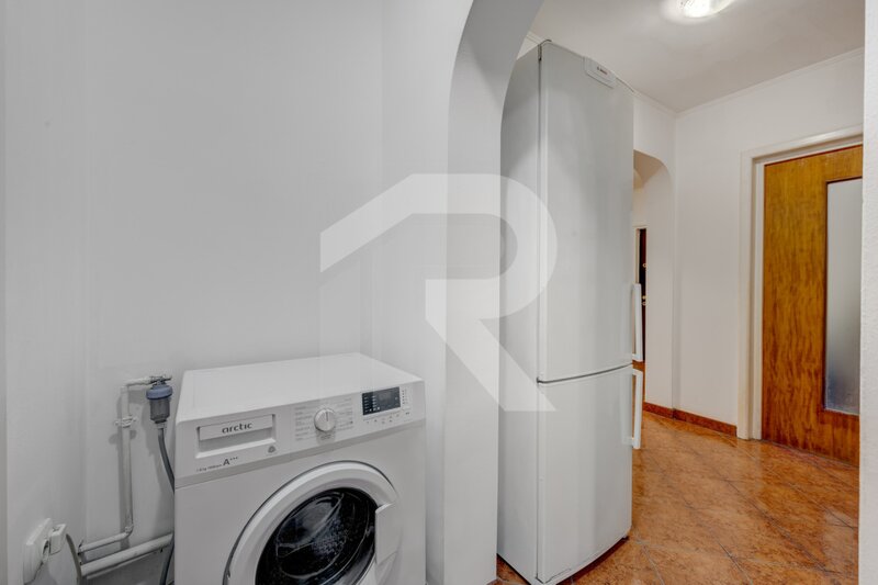 Berceni, Piata Resita, 3 camere, 73 mp total, centrala proprie, loc parcare.